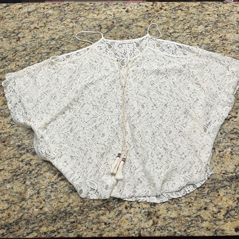 Tea N Rose Los Angeles Cream Floral Lace Cold Shoulder Tassel Poncho Top Medium